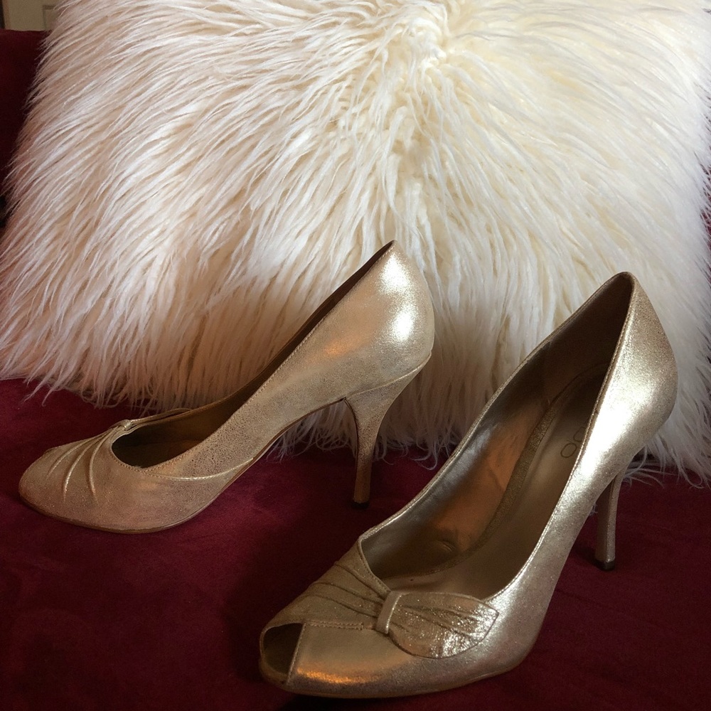“Fairy Dust” peep toe